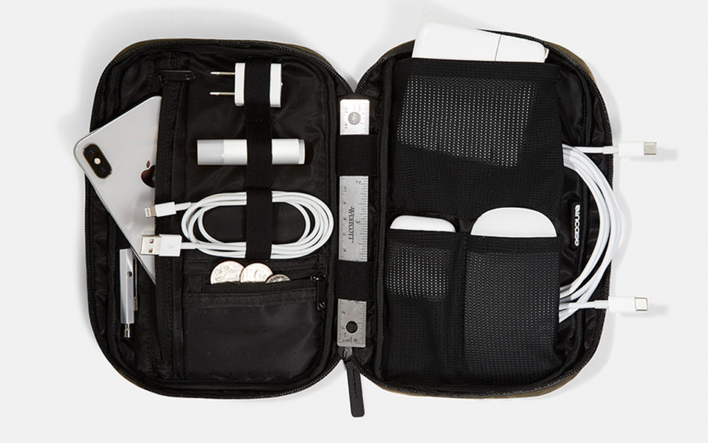 incase-flight-nylon-organizer-02