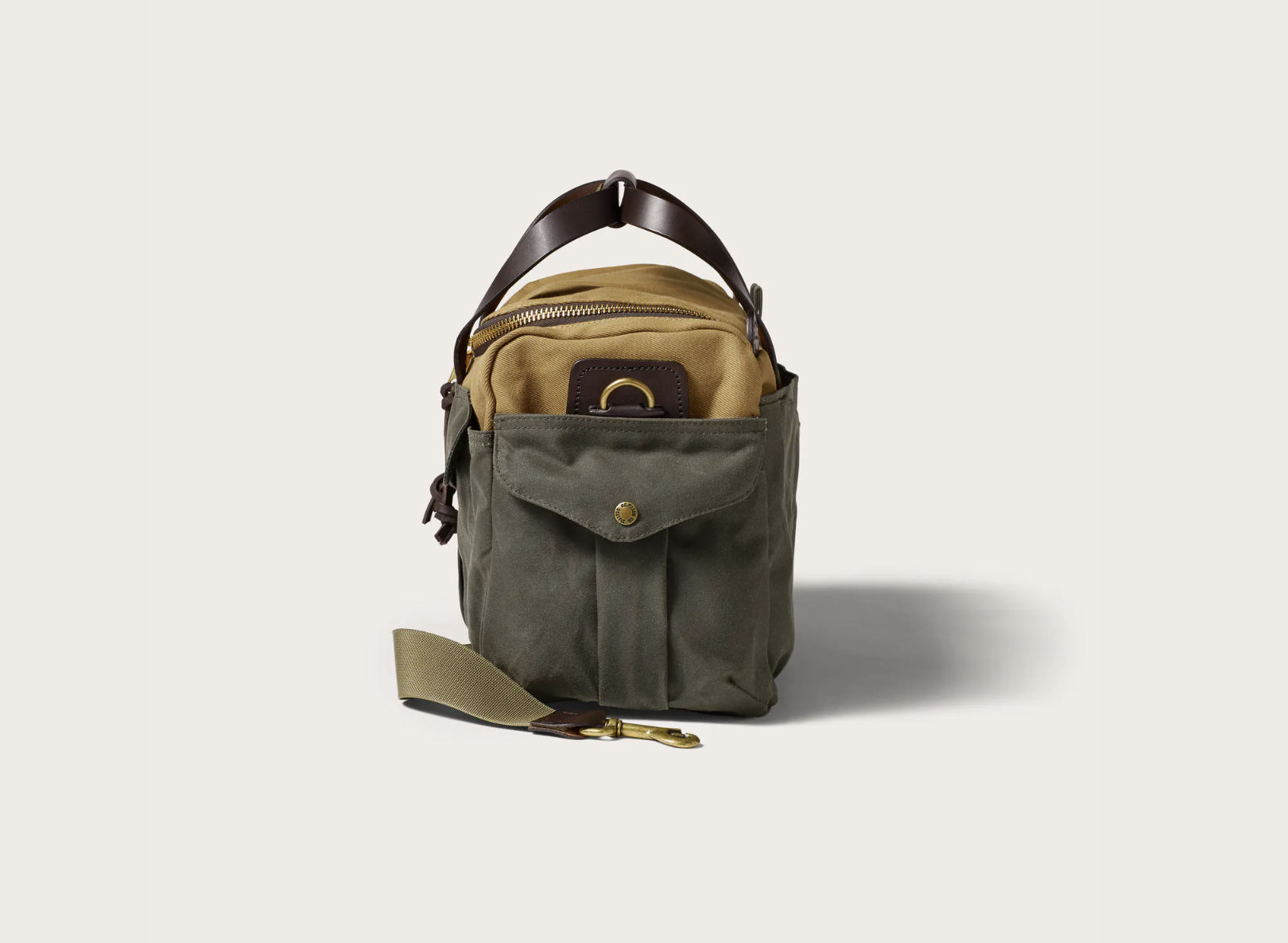 讓Filson 粗獷不羈的HERITAGE SPORTSMAN BAG 陪你度過下個十年