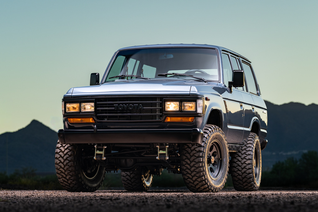 經典的復甦與V8咆哮」動力重鑄1989 Toyota Land Cruiser FJ62 越野車