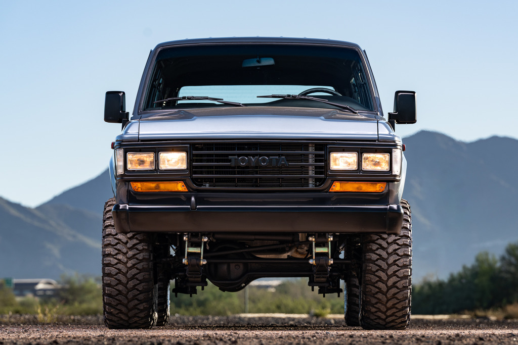 經典的復甦與V8咆哮」動力重鑄1989 Toyota Land Cruiser FJ62 越野車